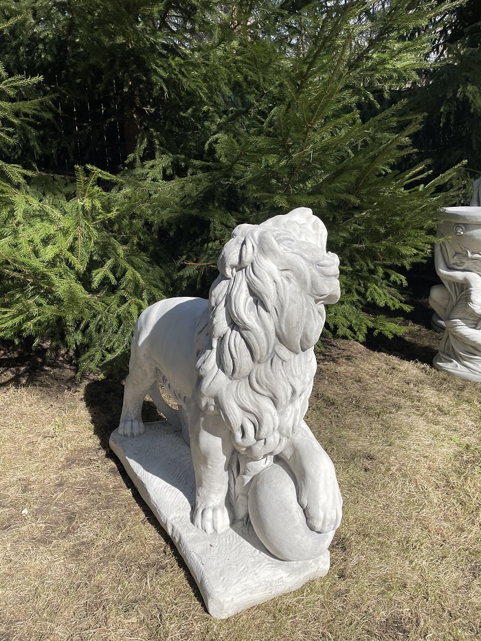 Lion sculpture.JPG