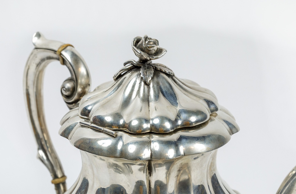 Rococo-Silver-teapot-coffee-pot-sidabrinis-arbatinukas-4.jpg