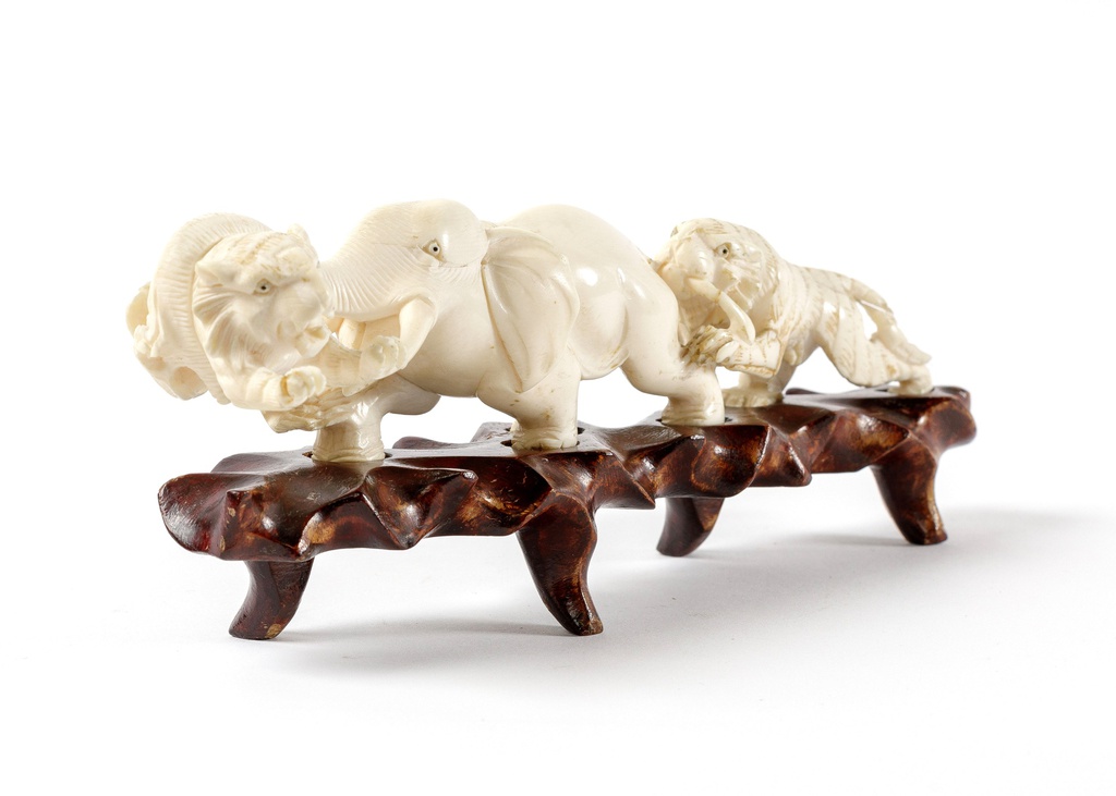 Ivory-sculpture-tiger-elephant-dramblio kaulo skulptura-5.JPG